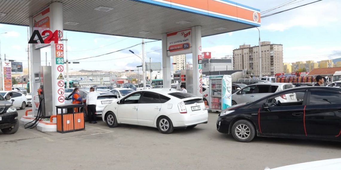 កង្វះប្រេងឥន្ធនៈនៅម៉ុងហ្គោលីបង្កឱ្យរថយន្តជាច្រើនបន្តកន្ទុយគ្នានៅស្ថានីយ៍ប្រេងឥន្ធនៈ