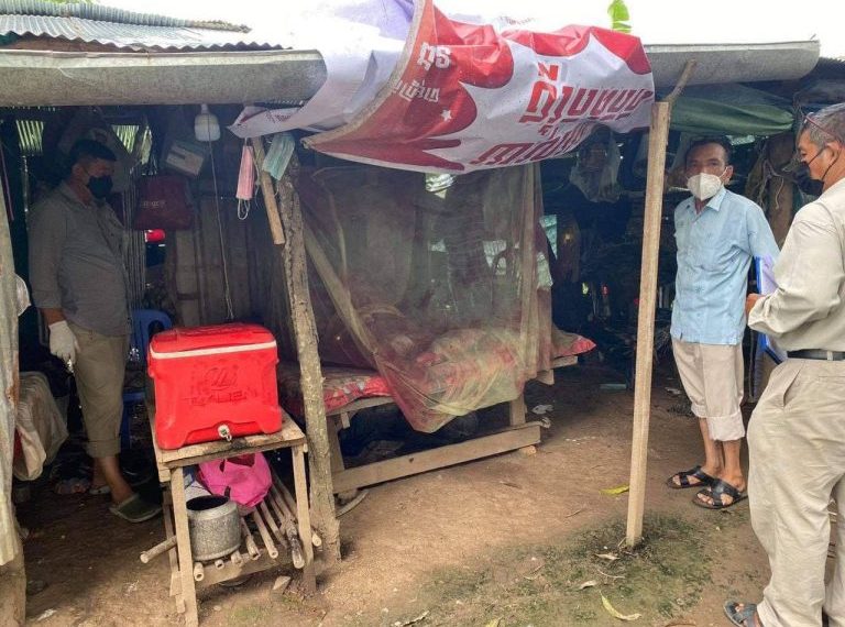 សាហាវព្រៃផ្សៃណាស់! ស្រ្តីម្នាក់យកពូថៅកាប់ប្តីខ្លួនស្លាប់ក្នុងថ្លុកឈាមយ៉ាងអាណោចអាធម៌