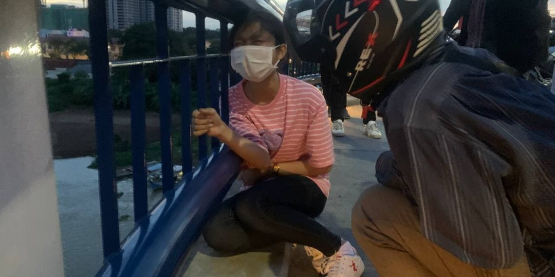 ខូចចិត្តបែកបាក់ស្នេហា មកសម្រេចចិត្តយកវិធីបន្សល់ទូកស្បែកជើងនិងកាបូប