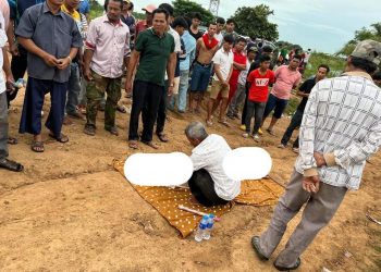 អនិច្ចាចំថ្ងៃភ្ជុំ! សពក្មេងស្រីអាយុ១២ឆ្នាំ ធ្លាក់ចូលទឹកពេលឆ្លងដ នៅស្ពានអូងគោ ស្រុកកោះសុទិន្ទ រកឃើញហើយ