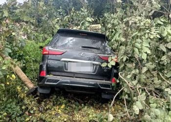 មន្ត្រីខេត្តម្នាក់ជាម្ចាស់រថយន្ត lexus 570 បុកម៉ូតូប៉ើងមនុស្សស្លាប់២នាក់យ៉ាងគួរឱ្យរន្ធត់