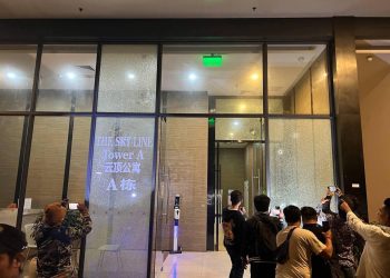 ខ្មាន់កាំភ្លើងមួយក្រុមជិះរថយន្តទំនើប បាញ់រះ The Sky Line Tower ផ្អើលទាំងកណ្តាលយប់