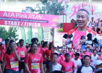 លោក វ៉ាត់ ចំរើន ផ្ញើរសារលើកទឹកចិត្តនិងដាស់តឿនដល់ស្ត្រីៗគួរពិនិត្យសុខភាពលើជំងឺមហារីកសុដន់ជាចំបង (មានវិឌីអូ)